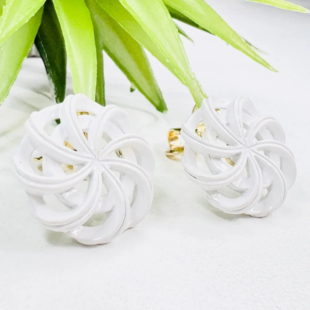 Vintage 60s Crown Trifari White Enamel Pinwheel Swirl Gold Tone Clip Earrings